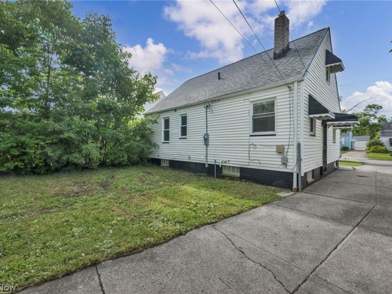 17419 Lotus Drive, Cleveland, OH 44128 Photo 32