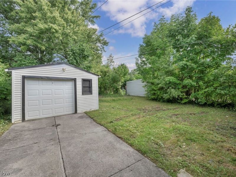 17419 Lotus Drive, Cleveland, OH 44128 Photo 33
