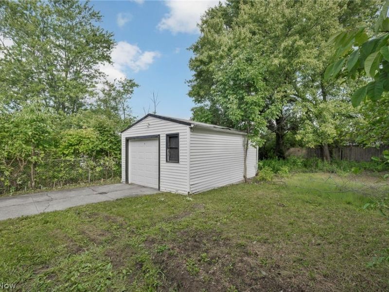 17419 Lotus Drive, Cleveland, OH 44128 Photo 35