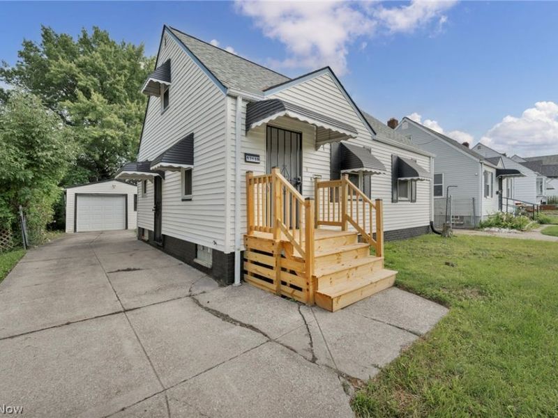 17419 Lotus Drive, Cleveland, OH 44128 Photo 5