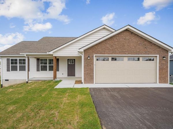 172 Sky View Meadow Drive, Crossville, TN 38555