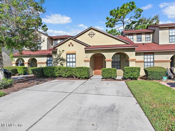 327 REDWOOD Lane, St. Johns, FL 32259