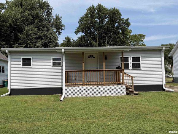 720 E CARROLL Street, Macomb, IL 61455