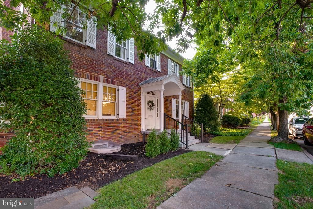11 N COLLEGE STREET, MYERSTOWN, PA 17067