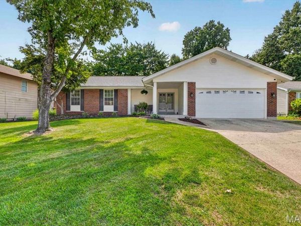 2713 Sundowner Drive, St Charles, MO 63303