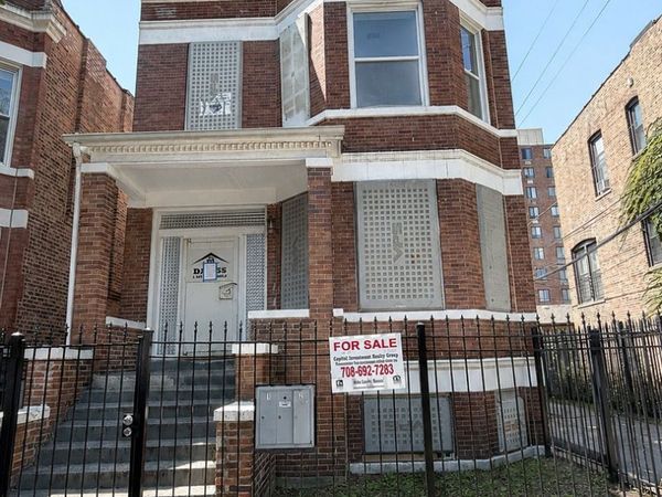 6018 S Eberhart Avenue , Chicago, IL 60637