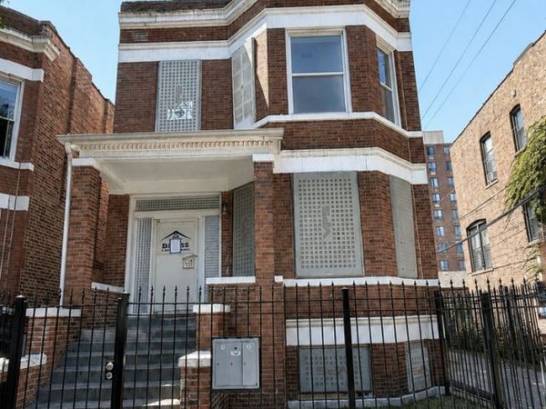 6018 S Eberhart Avenue, Chicago, IL 60637