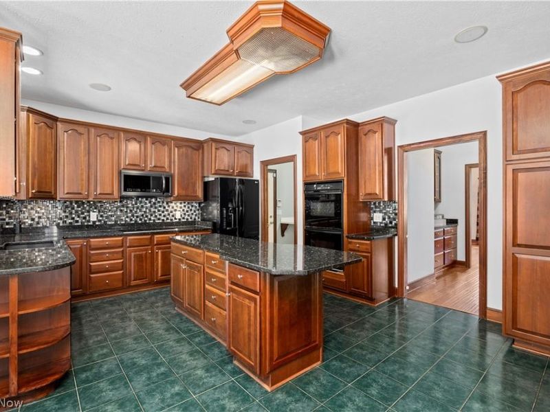 6232 Oak Point, Lorain, OH 44053 Photo 16