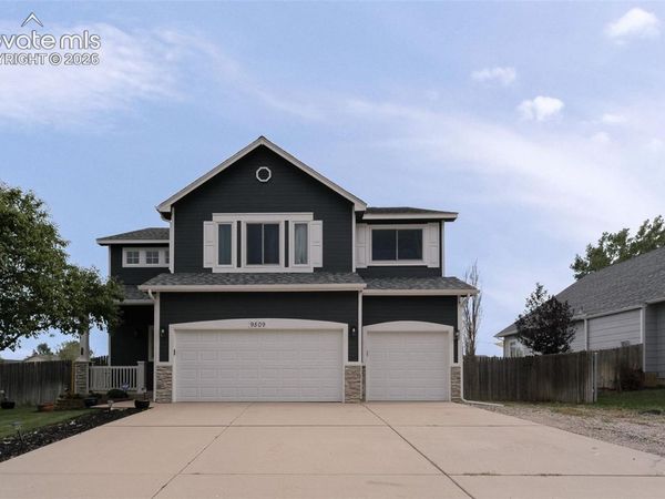 9509 Bur Oak Lane, Colorado Springs, CO 80925