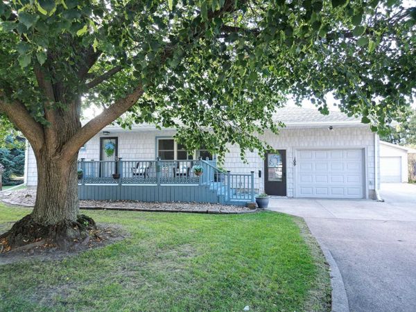 109 Iowa Court, Waverly, IA 50677