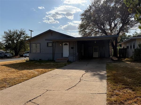 1501 N Crain Street, Altus, OK 73521
