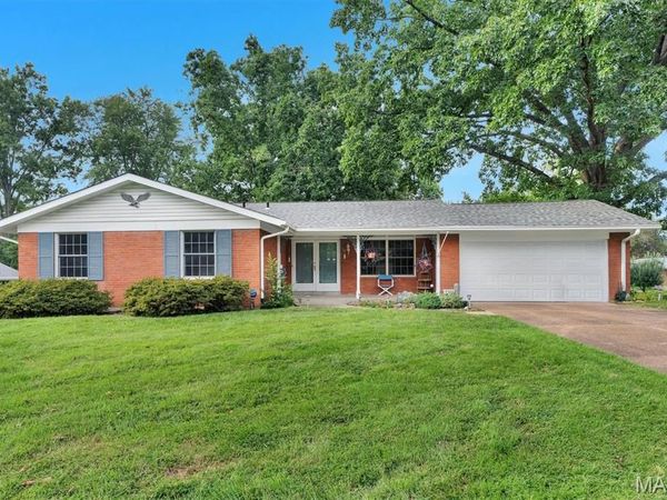 5837 Oak Forest Lane, St Louis, MO 63128
