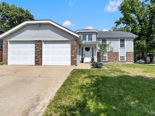 12021 Cedar Lake Court, Maryland Heights, MO 63043