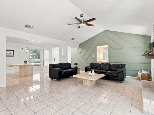 8434 TIMBER CREST ST, San Antonio, TX 78250