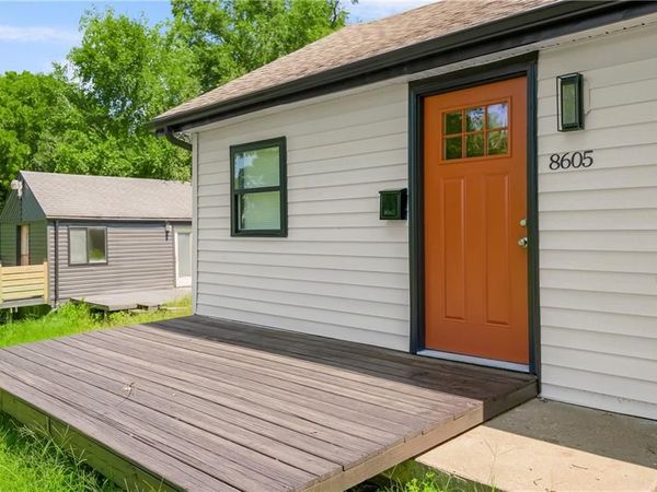 8605 Wayne Avenue, Kansas City, MO 64131