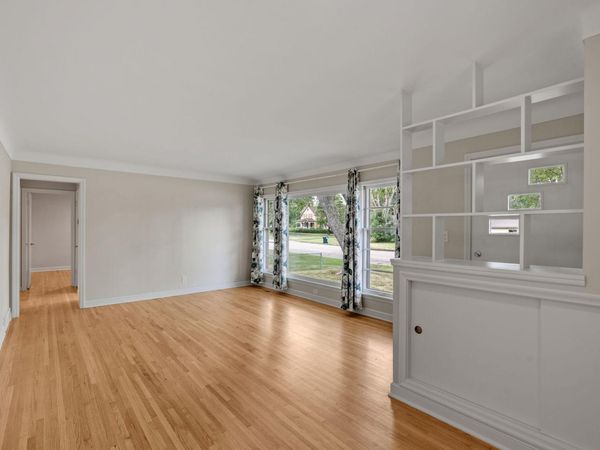 2754 Hamline Avenue N, Roseville, MN 55113