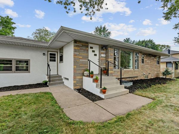 2754 Hamline Avenue N, Roseville, MN 55113