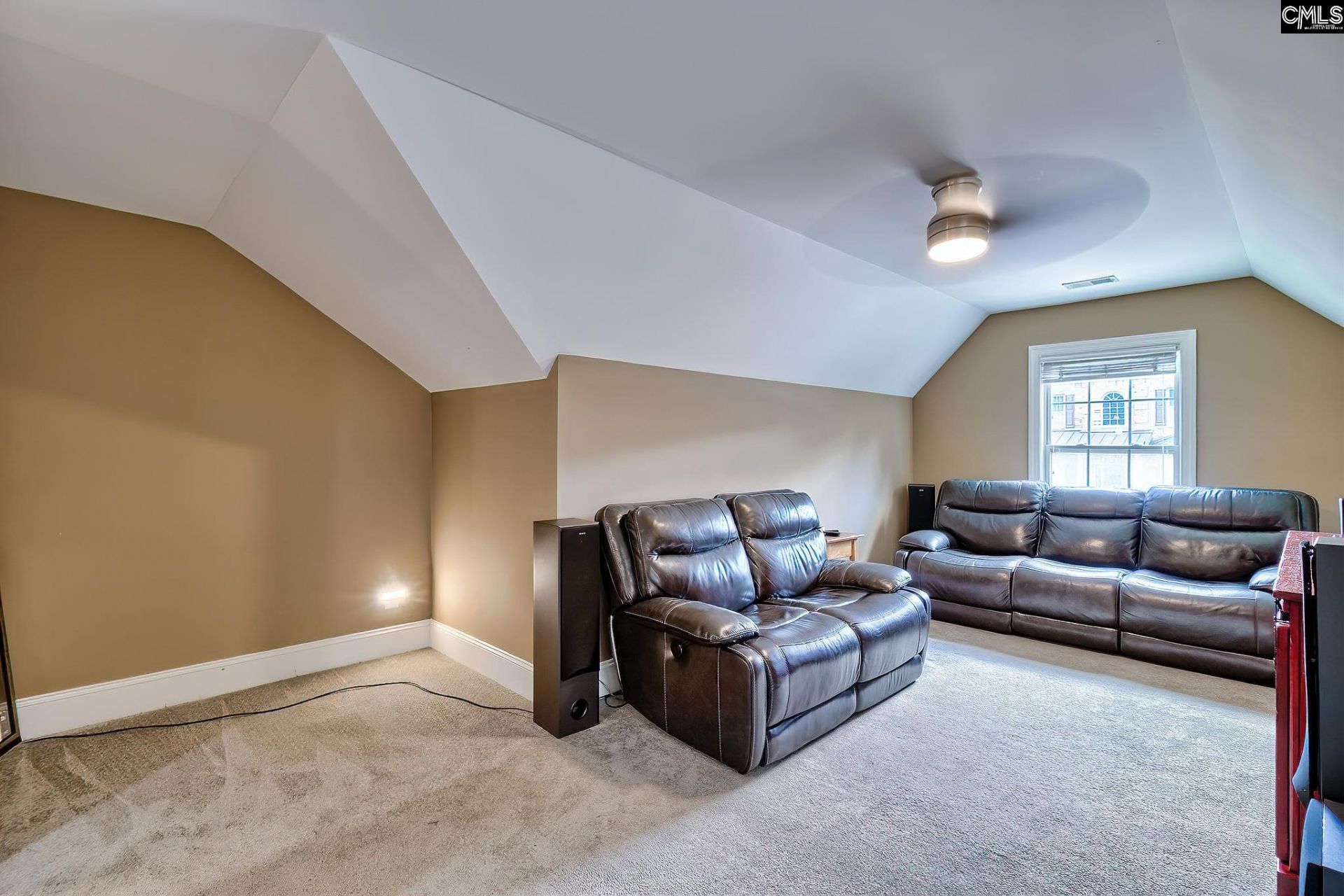 340 Turners Court  Photo 31