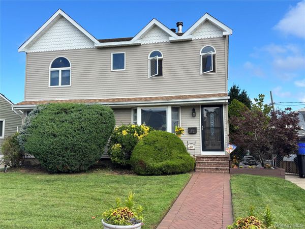 92 Van Buren Street , Freeport, NY 11520