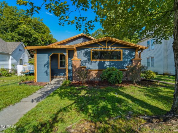 906 Pennsylvania Ave, Etowah, TN 37331