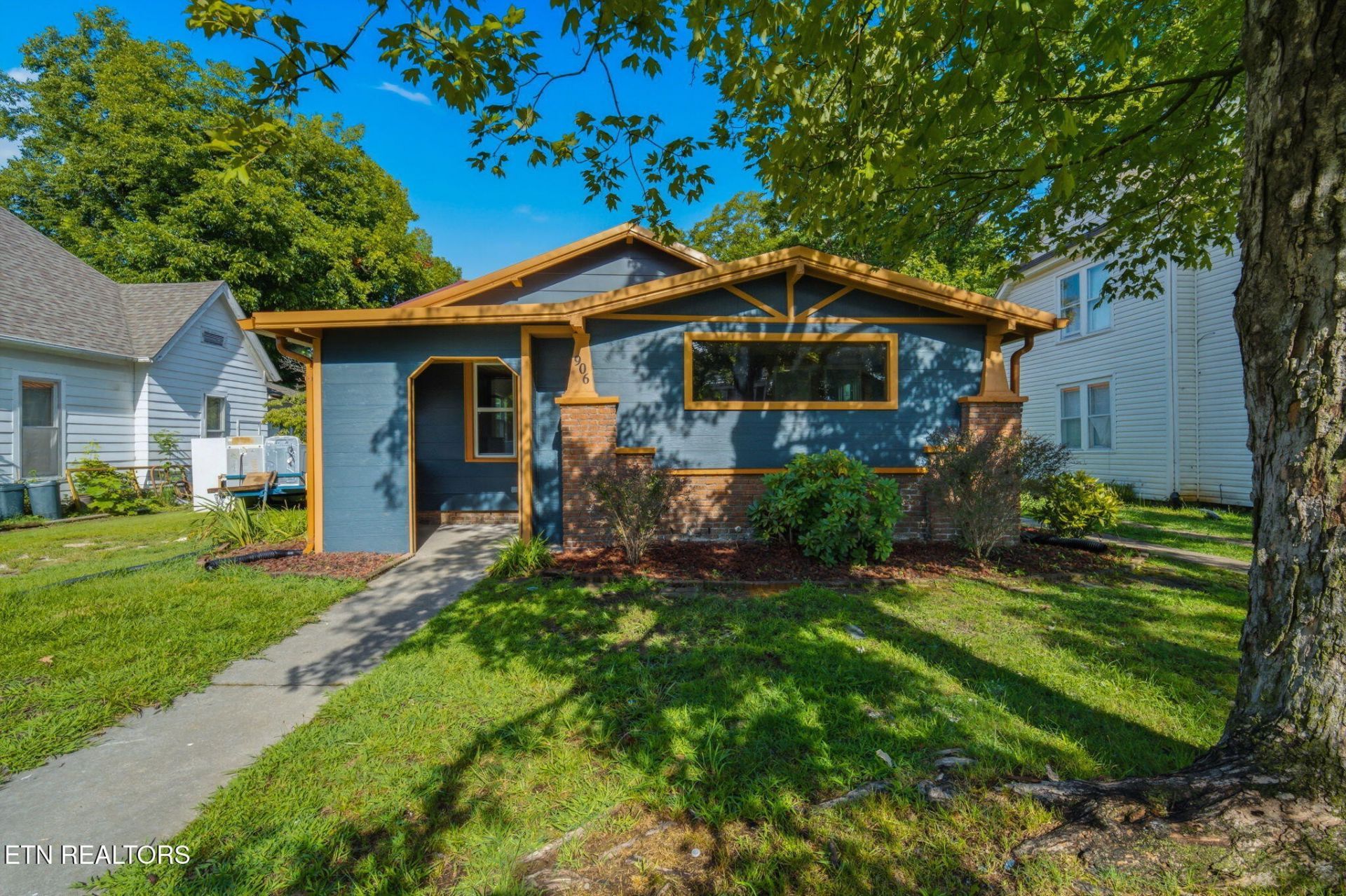 906 Pennsylvania Ave, Etowah, TN 37331 Main Photo