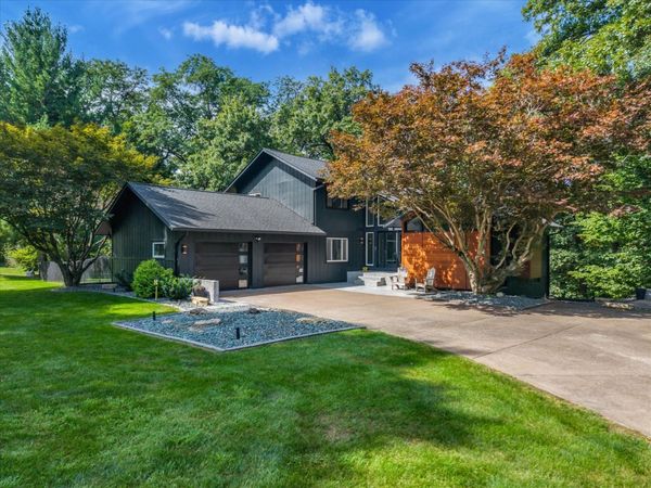15 Valley View Drive , Blue Grass, IA 52726