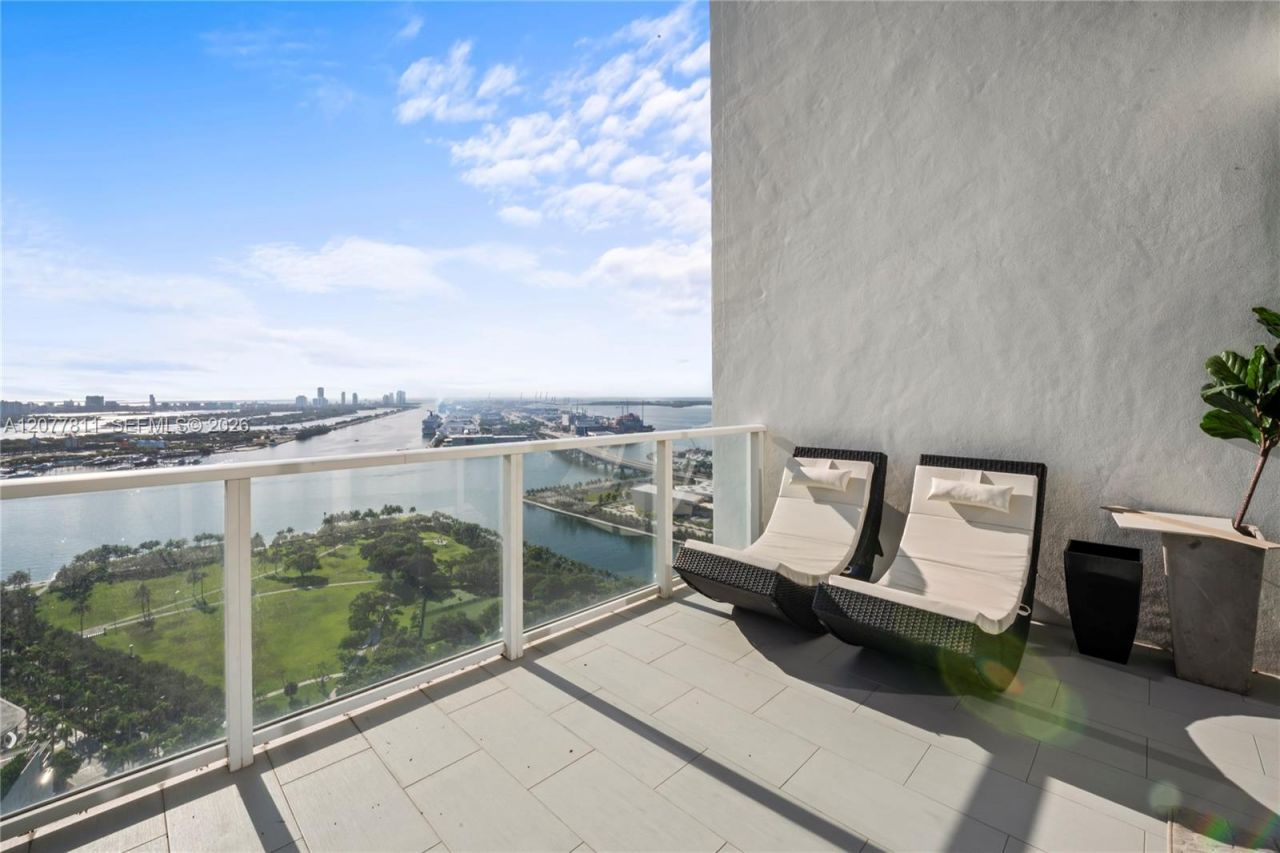 1040 Biscayne Blvd , Unit 3203, Miami, FL 33132 Photo