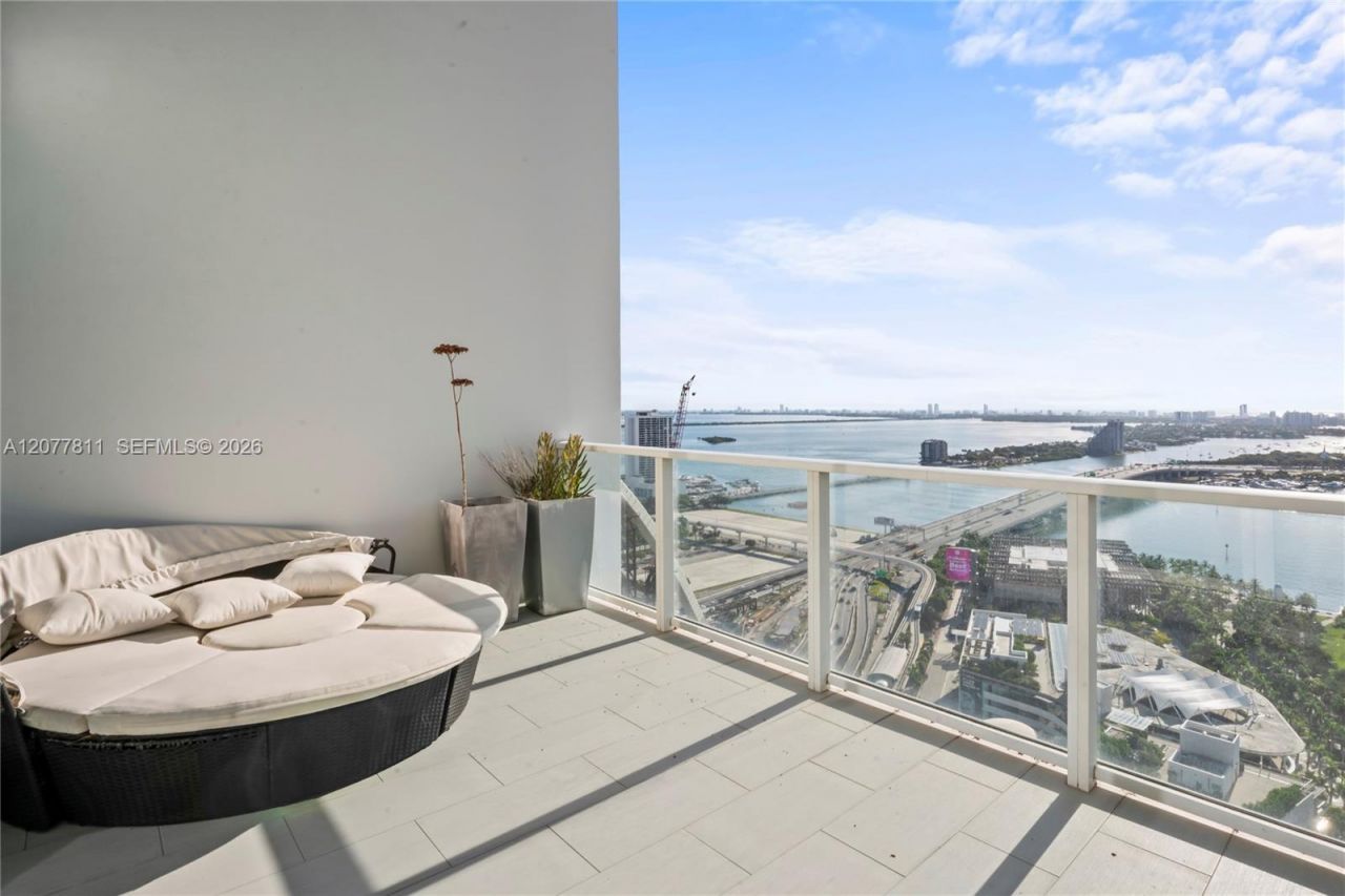1040 Biscayne Blvd , Unit 3203, Miami, FL 33132 Photo