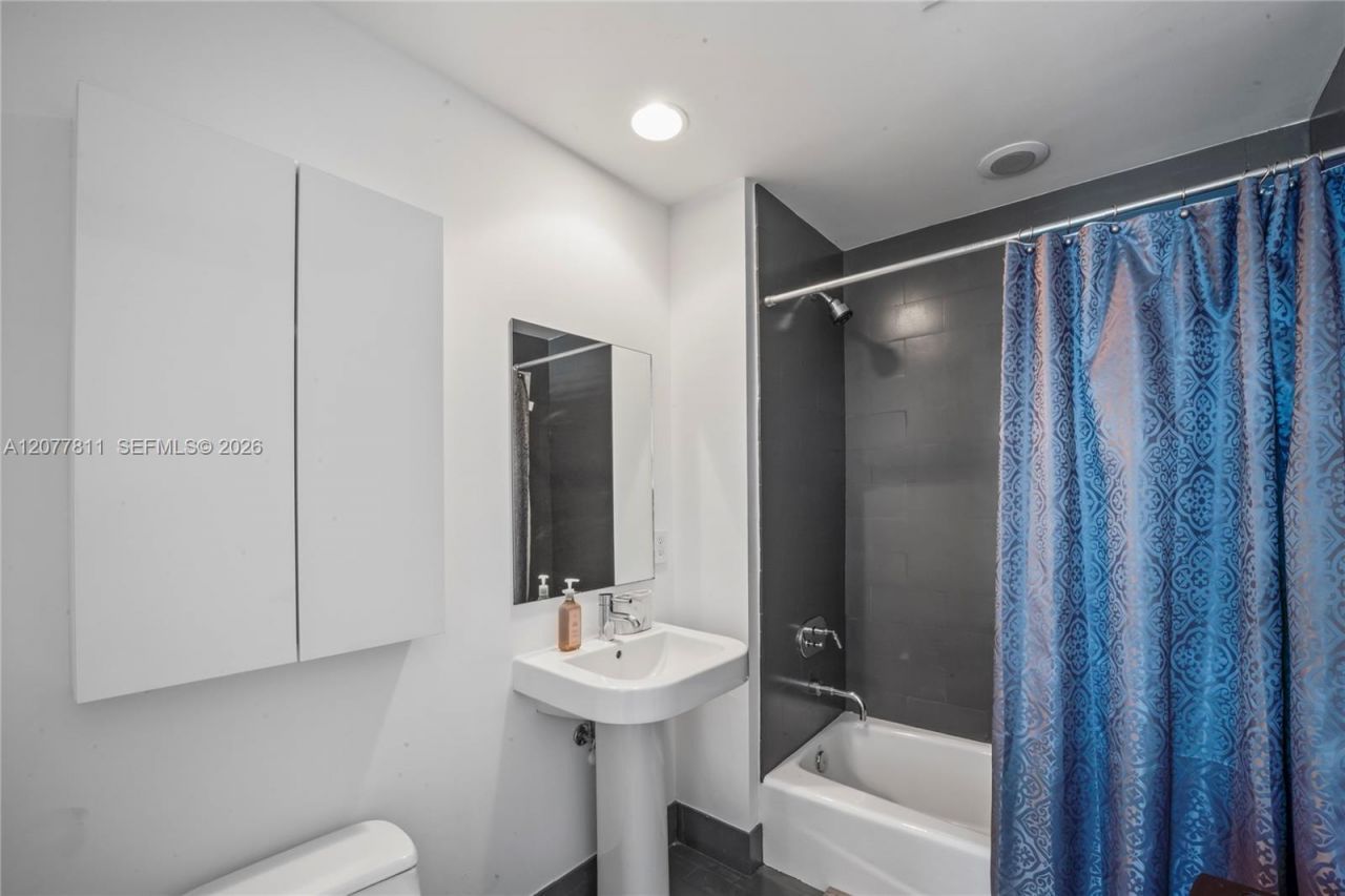 1040 Biscayne Blvd , Unit 3203, Miami, FL 33132 Photo