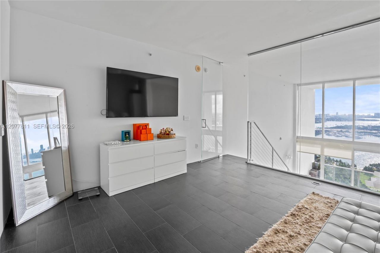 1040 Biscayne Blvd , Unit 3203, Miami, FL 33132 Photo