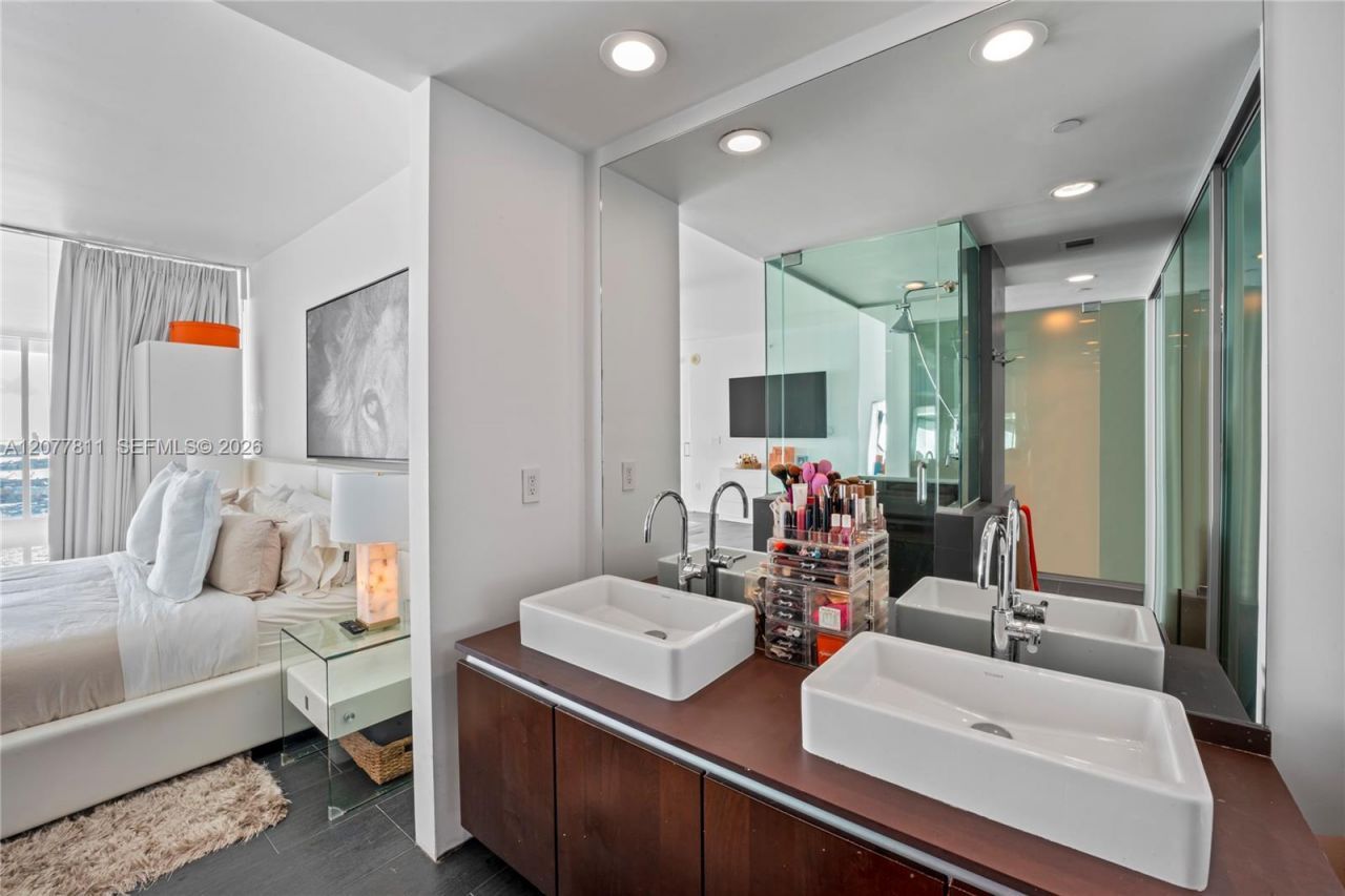 1040 Biscayne Blvd , Unit 3203, Miami, FL 33132 Photo