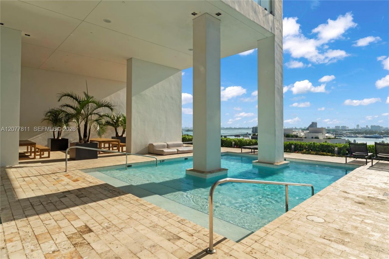 1040 Biscayne Blvd , Unit 3203, Miami, FL 33132 Photo
