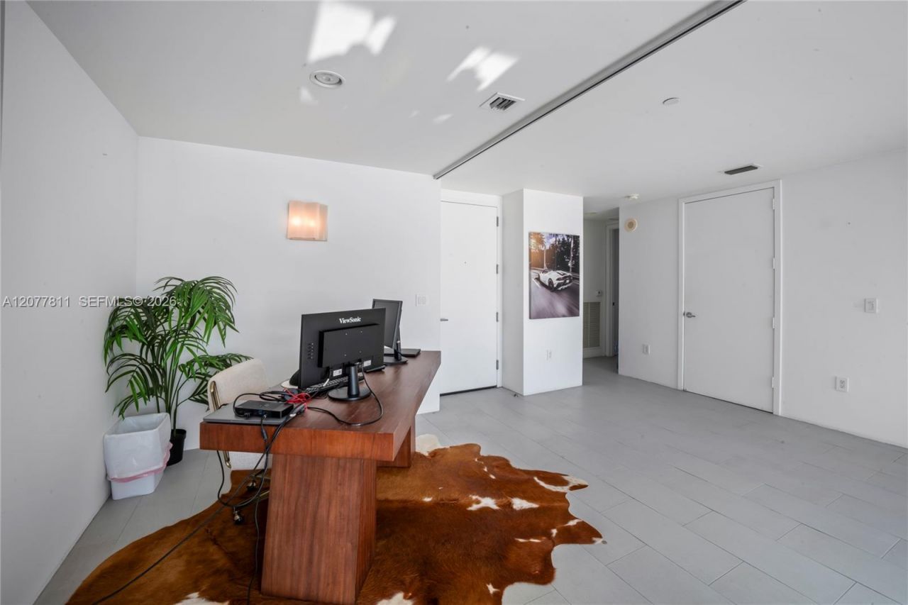 1040 Biscayne Blvd , Unit 3203, Miami, FL 33132 Photo
