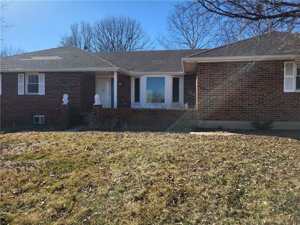 20100 S ST RT J Highway, Peculiar, MO 64078