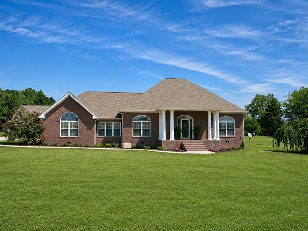 586 Sunset Drive, Ider, AL 35981