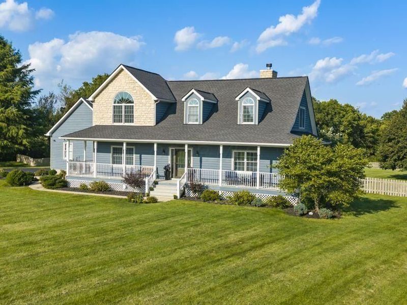 8425 Heather Lake Drive NW, Canal Winchester, OH 43110 Photo 2
