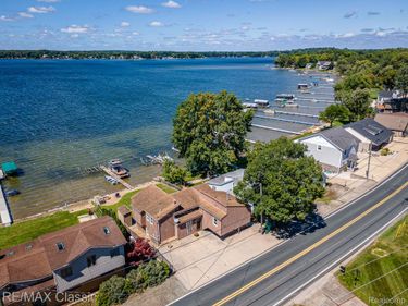 425 E Shore Drive, Northfield Township, Mi 48189