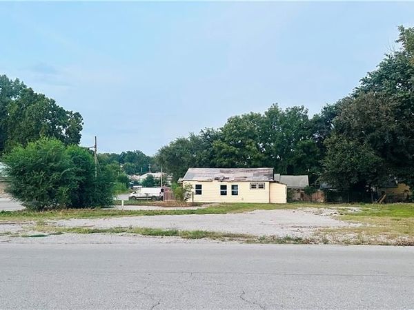 10901 E Truman Road, Independence, MO 64052