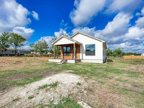 122 Los Fresnos DR, Dale, TX 78616