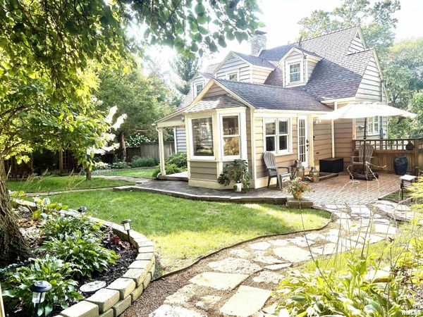 2 FAIRVIEW Court, Jacksonville, IL 62650
