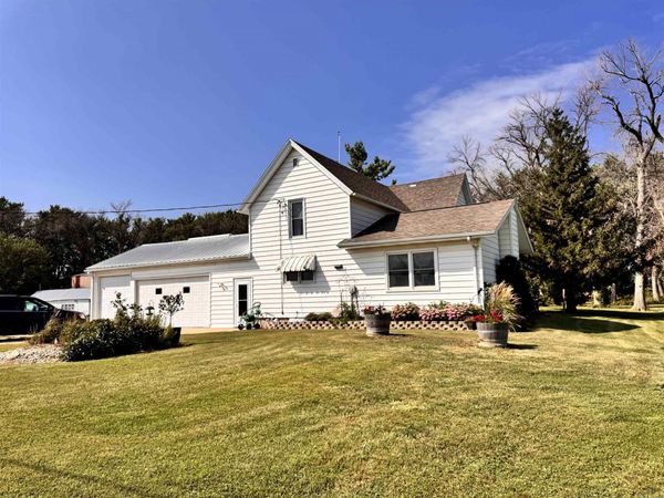2881 Silver Ave, Sanborn, IA 51248