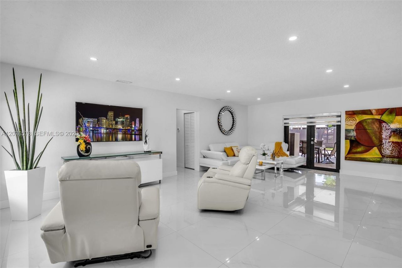 1270 W 64th Ter, Hialeah, FL 33012 Photo