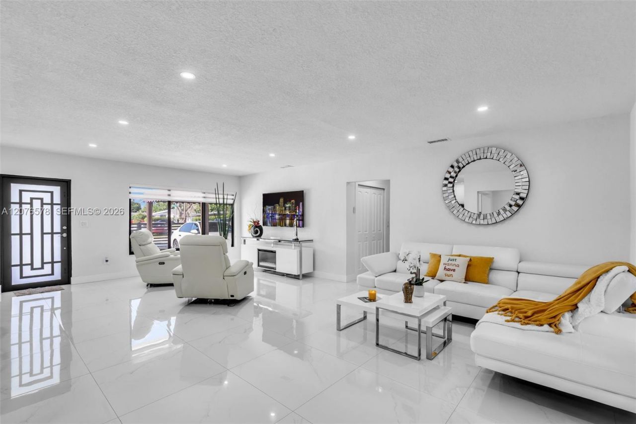 1270 W 64th Ter, Hialeah, FL 33012 Photo