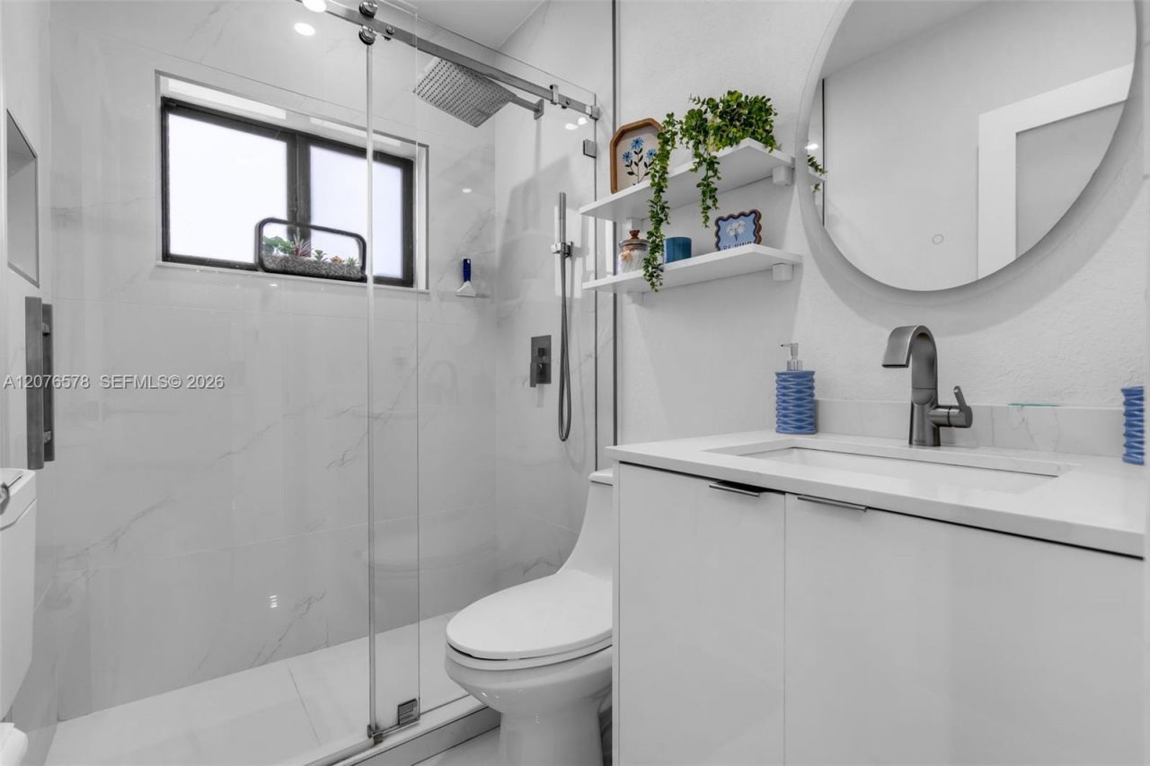 1270 W 64th Ter, Hialeah, FL 33012 Photo