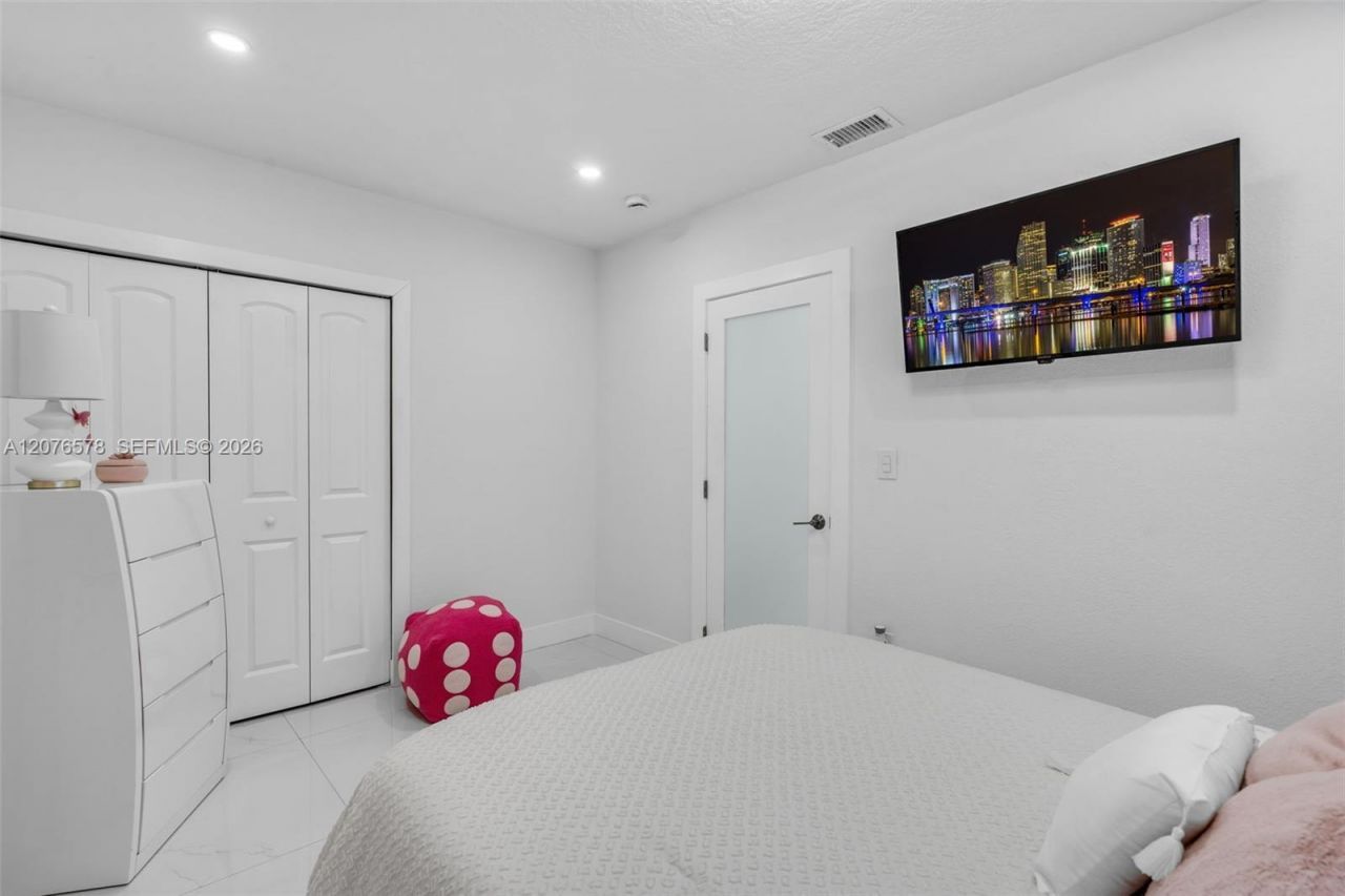 1270 W 64th Ter, Hialeah, FL 33012 Photo