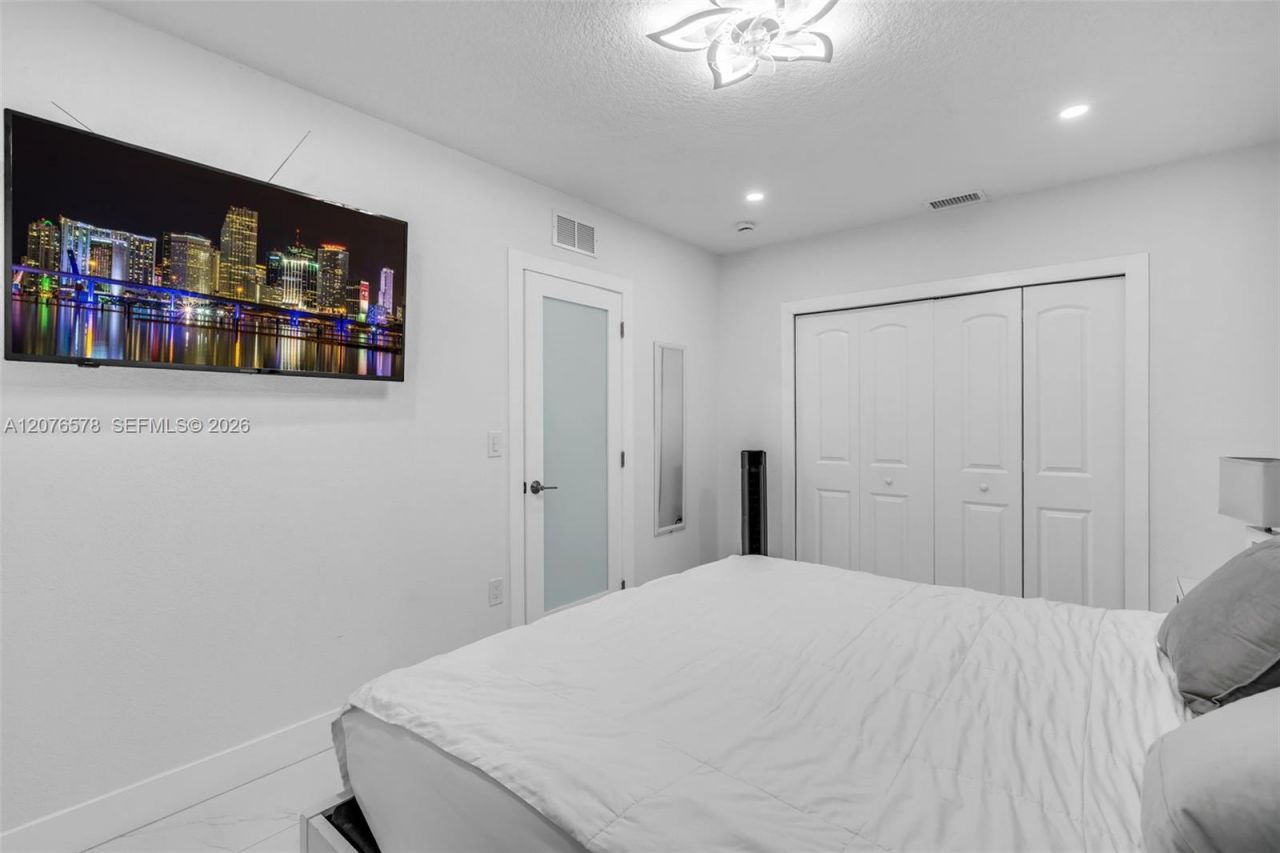 1270 W 64th Ter, Hialeah, FL 33012 Photo