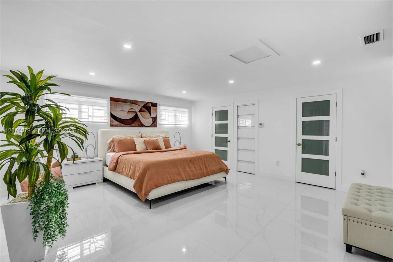1270 W 64th Ter, Hialeah, FL 33012 Photo