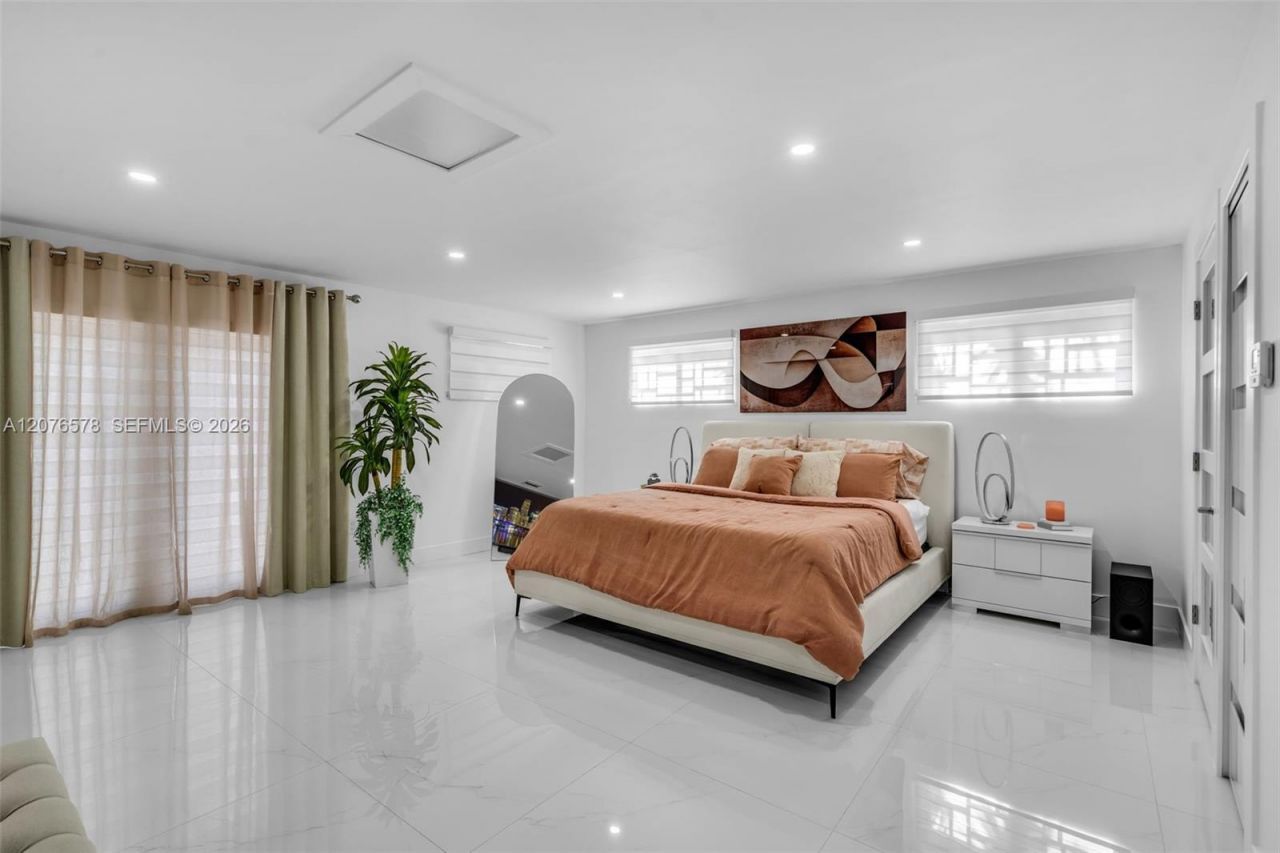 1270 W 64th Ter, Hialeah, FL 33012 Photo