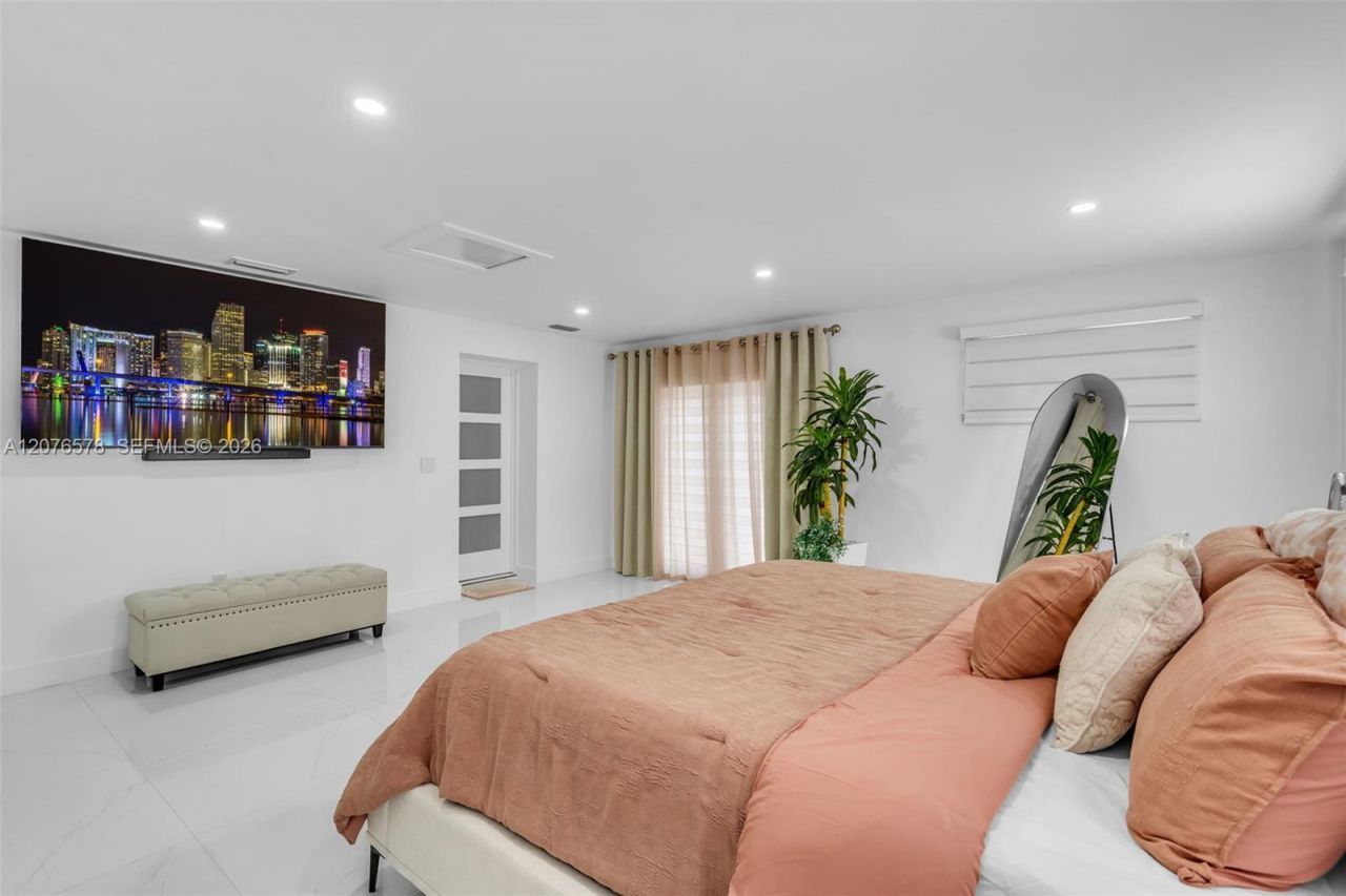 1270 W 64th Ter, Hialeah, FL 33012 Photo