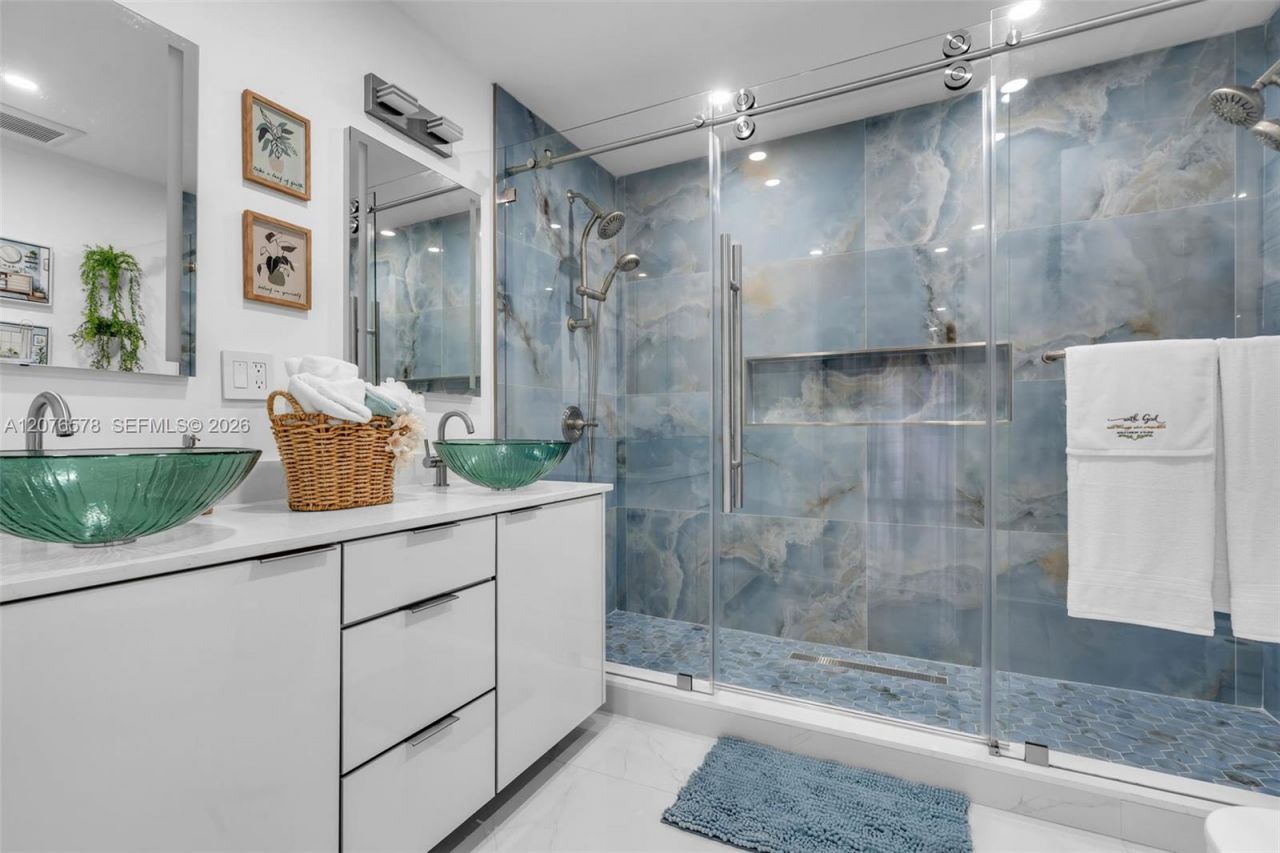 1270 W 64th Ter, Hialeah, FL 33012 Photo
